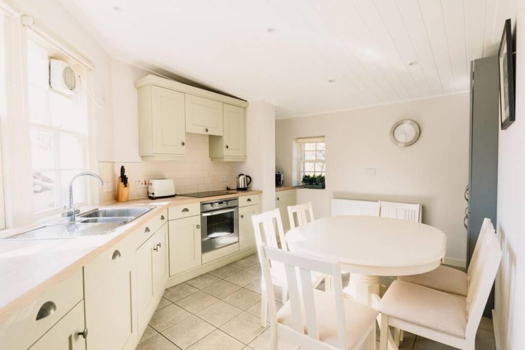 Factors House - A Comfy Cottage In Countryside Park With Wifi And Access To Bar And Pool Perth Esterno foto